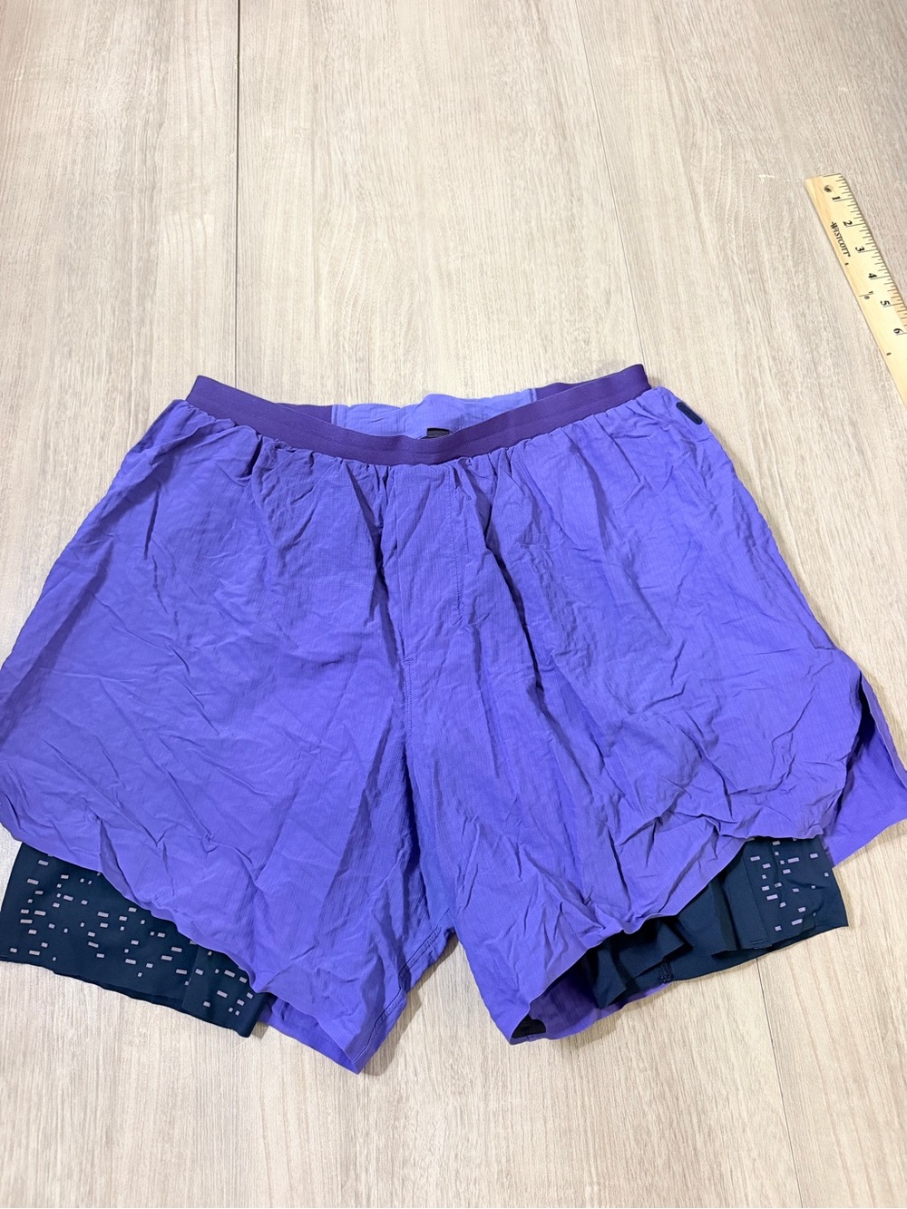 lululemon athletica violet athletic shorts with navy liner